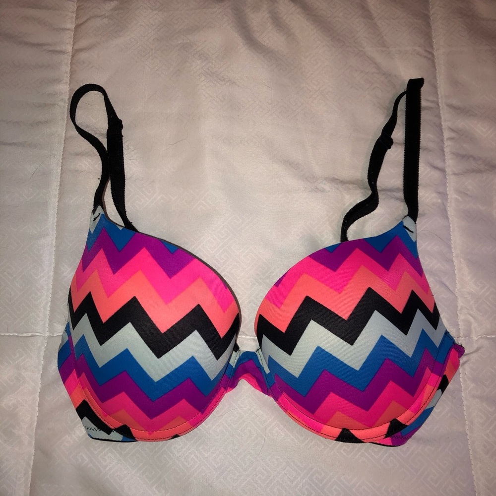 Victoria’s Secret PINK push up bra